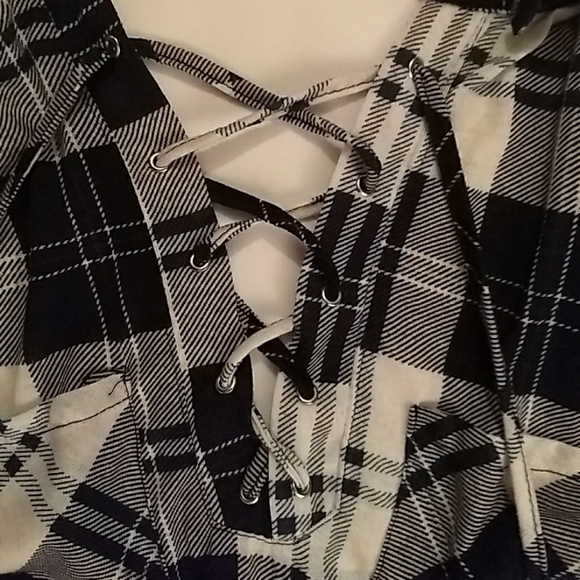 Lace-Up Long Sleeved Shirt - Picture 3 of 3